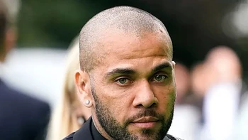 El Tribunal Superior de Cataluña absuelve a Alves al revocar su condena por violación El Tribunal Superior de Cataluña absuelve a Alves al revocar su condena por violación