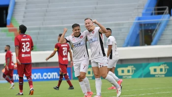 FC Universitario abre la Liga con triunfo sobre Guabirá (4-2) FC Universitario abre la Liga con triunfo sobre Guabirá (4-2)