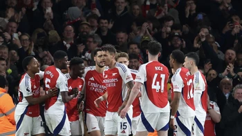 Arsenal venció (2-1) al Fulham y se afianza en el segundo lugar de la Premier League Arsenal venció (2-1) al Fulham y se afianza en el segundo lugar de la Premier League