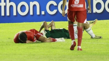 La tarjeta verde entra en acción en la División Profesional por conmoción cerebral La tarjeta verde entra en acción en la División Profesional por conmoción cerebral