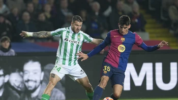 El Barcelona igualó (1-1) con el Betis y la lucha por el título sigue abierta El Barcelona igualó (1-1) con el Betis y la lucha por el título sigue abierta