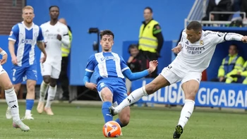 Mbappé sancionado con un partido tras su expulsión ante el Alavés Mbappé sancionado con un partido tras su expulsión ante el Alavés