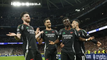 El Arsenal bailó al Real Madrid, ganó (1-2) en el Bernabéu y está en semifinales El Arsenal bailó al Real Madrid, ganó (1-2) en el Bernabéu y está en semifinales