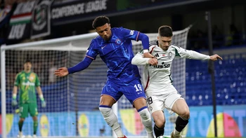 Chelsea avanza a semifinales de la Conference a pesar de perder (1-2) contra el Legia Chelsea avanza a semifinales de la Conference a pesar de perder (1-2) contra el Legia