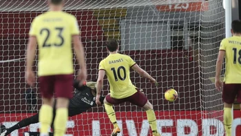 Burnley pone fin a 68 partidos invicto del Liverpool en Anfield Burnley pone fin a 68 partidos invicto del Liverpool en Anfield