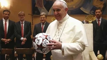 El “pata dura” que llegó al Vaticano: la historia futbolera del Papa Francisco El “pata dura” que llegó al Vaticano: la historia futbolera del Papa Francisco