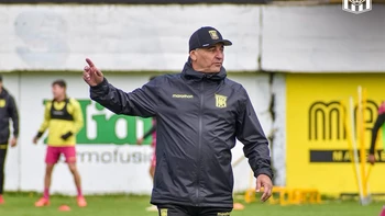Bustos debuta en el banquillo del Tigre visitando a Independiente Bustos debuta en el banquillo del Tigre visitando a Independiente