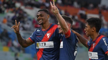Always Ready vapuleó a Universitario (0-7) y es líder indiscutible de la Liga Always Ready vapuleó a Universitario (0-7) y es líder indiscutible de la Liga