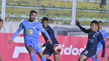 Blooming no pudo con Bolívar y sufrió una goleada Blooming no pudo con Bolívar y sufrió una goleada