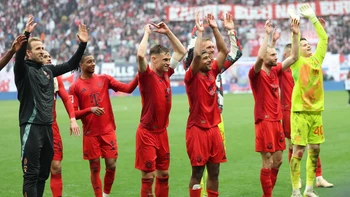El Bayern igualó (3-3) con Leipzig y frenó su festejo por la Bundesliga El Bayern igualó (3-3) con Leipzig y frenó su festejo por la Bundesliga