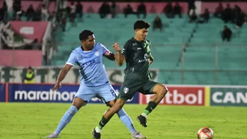 Real Tomayapo y Aurora igualaron sin goles en el IV Centenario de Tarija Real Tomayapo y Aurora igualaron sin goles en el IV Centenario de Tarija