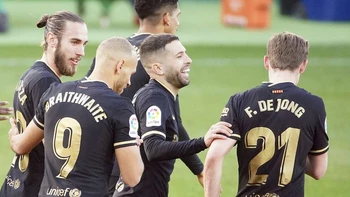De Jong se viste de Messi y el Barcelona alcanza el podio de LaLiga De Jong se viste de Messi y el Barcelona alcanza el podio de LaLiga