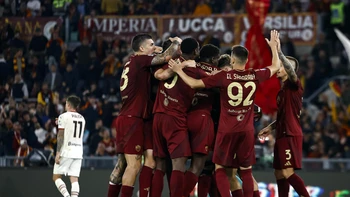La Roma venció al Milan y se mete de lleno en la pelea por un puesto en la Champions League La Roma venció al Milan y se mete de lleno en la pelea por un puesto en la Champions League