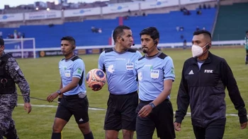 Árbitro suspendió el partido entre Independiente y Oriente Petrolero Árbitro suspendió el partido entre Independiente y Oriente Petrolero