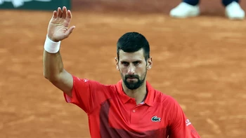 Djokovic supera al público francés y reafirma su legado en Roland Garros Djokovic supera al público francés y reafirma su legado en Roland Garros