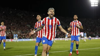 Paraguay tumba a Uruguay y se mete en el podio rumbo al Mundial Paraguay tumba a Uruguay y se mete en el podio rumbo al Mundial