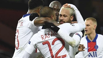 PSG sigue vivo en la Champions tras vencer 3-1 al Manchester United PSG sigue vivo en la Champions tras vencer 3-1 al Manchester United