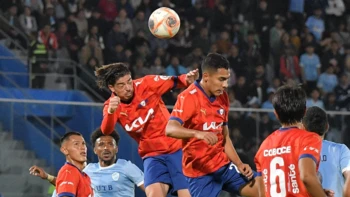 Wilstermann y Aurora empatan en el clásico cochabambino y se perjudican Wilstermann y Aurora empatan en el clásico cochabambino y se perjudican