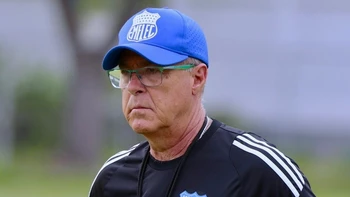 Despedido por chat: la increíble salida de Célico de Emelec Despedido por chat: la increíble salida de Célico de Emelec