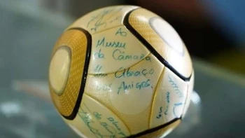 17 años de cárcel por robar un balón autografiado por Neymar 17 años de cárcel por robar un balón autografiado por Neymar