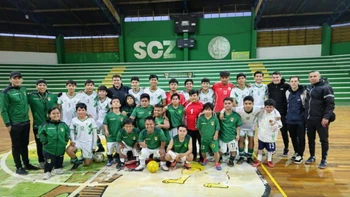 Selección Boliviana de Talla Baja busca apoyo para viajar a Argentina Selección Boliviana de Talla Baja busca apoyo para viajar a Argentina