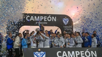 Vélez derrota a Estudiantes y conquista la Supercopa Internacional Vélez derrota a Estudiantes y conquista la Supercopa Internacional