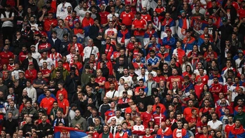 FIFA sanciona a Serbia por los insultos racistas FIFA sanciona a Serbia por los insultos racistas