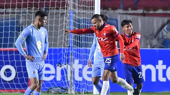 Wilstermann sorprende, vuela alto en La Paz y frena a Bolívar en el Siles Wilstermann sorprende, vuela alto en La Paz y frena a Bolívar en el Siles