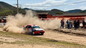 Luis Flores acelera a fondo y se queda con el Rally Todos Santos en Mairana Luis Flores acelera a fondo y se queda con el Rally Todos Santos en Mairana