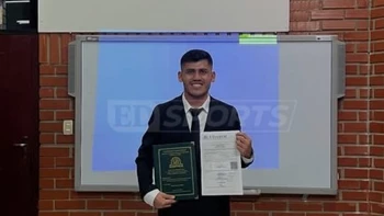 Samuel Garzón marca el gol más importante: se recibió como Licenciado en Auditoría Samuel Garzón marca el gol más importante: se recibió como Licenciado en Auditoría