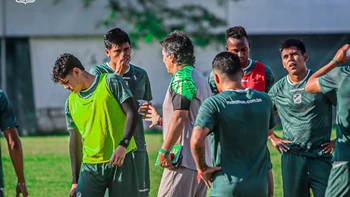 Oriente en crisis: jugadores se niegan a entrenar tras despidos Oriente en crisis: jugadores se niegan a entrenar tras despidos
