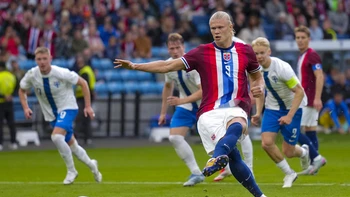 Haaland, de penal, da el triunfo a Noruega Haaland, de penal, da el triunfo a Noruega