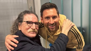Charly García a Messi, tras su primera despedida en Argentina: "Chau, Dios te bendiga" Charly García a Messi, tras su primera despedida en Argentina: "Chau, Dios te bendiga"