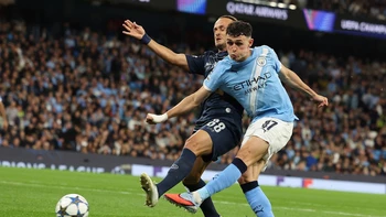 El City doblega a un Nápoles que jugó 70 minutos con uno menos El City doblega a un Nápoles que jugó 70 minutos con uno menos