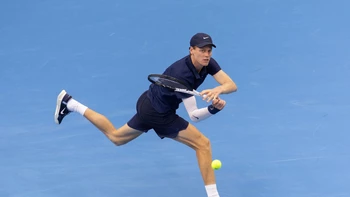 Sinner resiste a De Miñaur y se mete en la final de Pekín por tercer año consecutivo Sinner resiste a De Miñaur y se mete en la final de Pekín por tercer año consecutivo