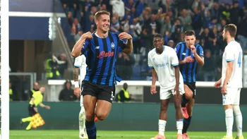 Pasalic se ensaña con las Brujas en la Liga de Campeones Pasalic se ensaña con las Brujas en la Liga de Campeones