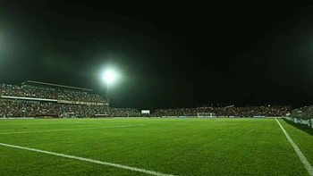 SDD cambiará pantallas averiadas de las torres de iluminación del estadio Gilberto Parada SDD cambiará pantallas averiadas de las torres de iluminación del estadio Gilberto Parada
