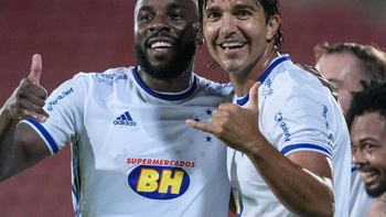 Martins volvió a jugar y Cruzeiro sumó su primer triunfo Martins volvió a jugar y Cruzeiro sumó su primer triunfo