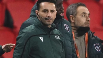 Árbitro del PSG-Basaksehir acusado de racismo es suspendido hasta final de temporada Árbitro del PSG-Basaksehir acusado de racismo es suspendido hasta final de temporada