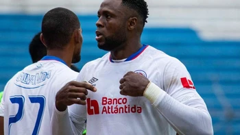 Exigirán inhabilitación del colombiano Yustin Arboleda por fracturar a un rival Exigirán inhabilitación del colombiano Yustin Arboleda por fracturar a un rival