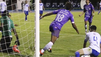 Crisis en el fútbol boliviano: durmiendo con el enemigo Crisis en el fútbol boliviano: durmiendo con el enemigo