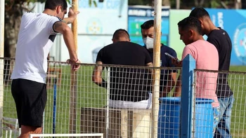 Los jugadores de Blooming entraron en paro por sueldos atrasados Los jugadores de Blooming entraron en paro por sueldos atrasados