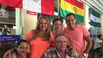 El futbolista Gil Parada perdió a sus padres en menos de un mes por el Covid-19 El futbolista Gil Parada perdió a sus padres en menos de un mes por el Covid-19