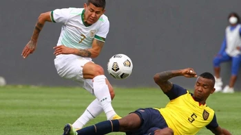 Bolivia fue presa de sus errores y perdió (2-1) ante Ecuador Bolivia fue presa de sus errores y perdió (2-1) ante Ecuador