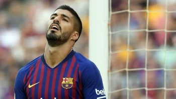 Luis Suárez estará de baja entre 4 y 6 semanas tras una operación Luis Suárez estará de baja entre 4 y 6 semanas tras una operación