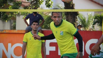 Dayro Moreno se prepara para anotar su primer gol en Oriente Petrolero Dayro Moreno se prepara para anotar su primer gol en Oriente Petrolero