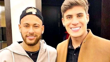 Sacan los ‘trapitos al sol’ del novio de la madre de Neymar Sacan los ‘trapitos al sol’ del novio de la madre de Neymar