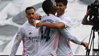 El Real Madrid se impone (2-0) al Eibar y sube al segundo puesto El Real Madrid se impone (2-0) al Eibar y sube al segundo puesto