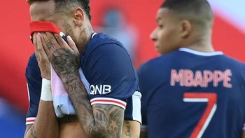 Neymar expulsado en derrota clave del PSG ante el Lille Neymar expulsado en derrota clave del PSG ante el Lille