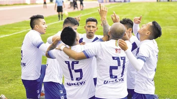 Fútbol boliviano: El que no paga se complica la vida Fútbol boliviano: El que no paga se complica la vida